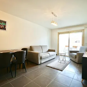 https://lovely-apartment-in-the-heart-of-cannes.fr-provencehotel.com